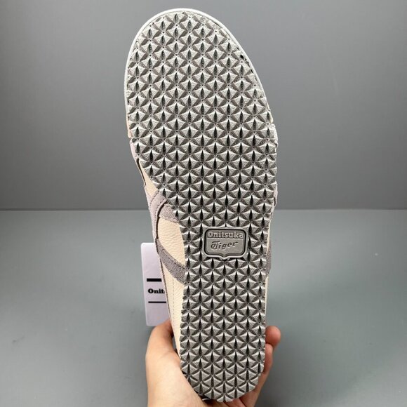 Asics shoes - Picture 8 of 8